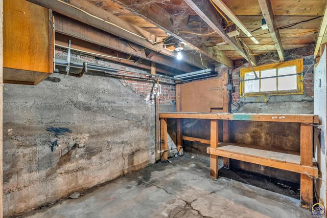 1631 SW Western AVE, Topeka, KS 66604