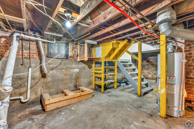 1631 SW Western AVE, Topeka, KS 66604