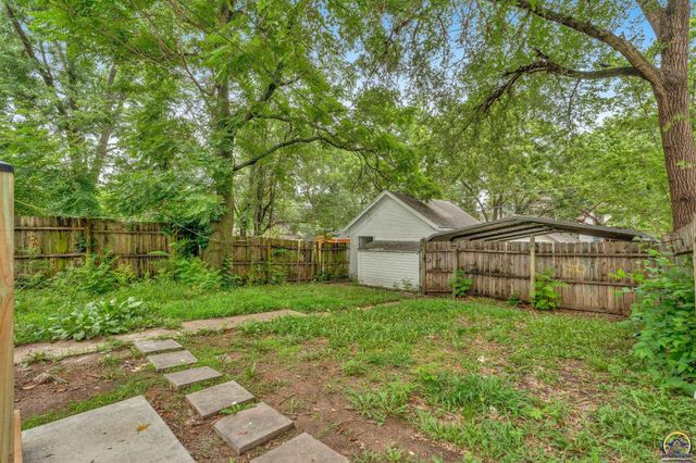 1631 SW Western AVE, Topeka, KS 66604