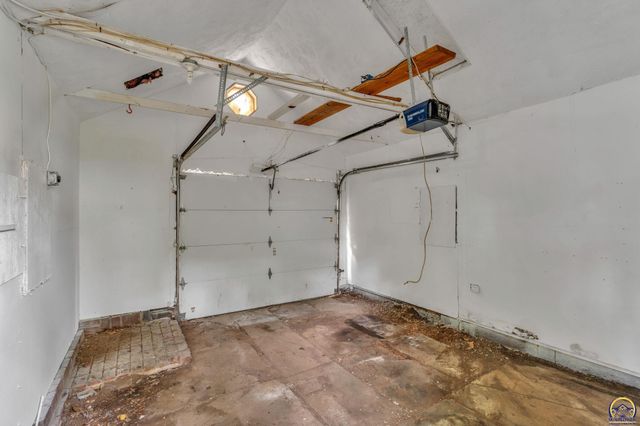 1631 SW Western AVE, Topeka, KS 66604