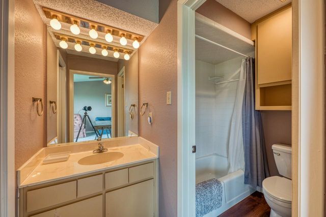 801 Grassy Knoll B, Horseshoe Bay, TX 78657