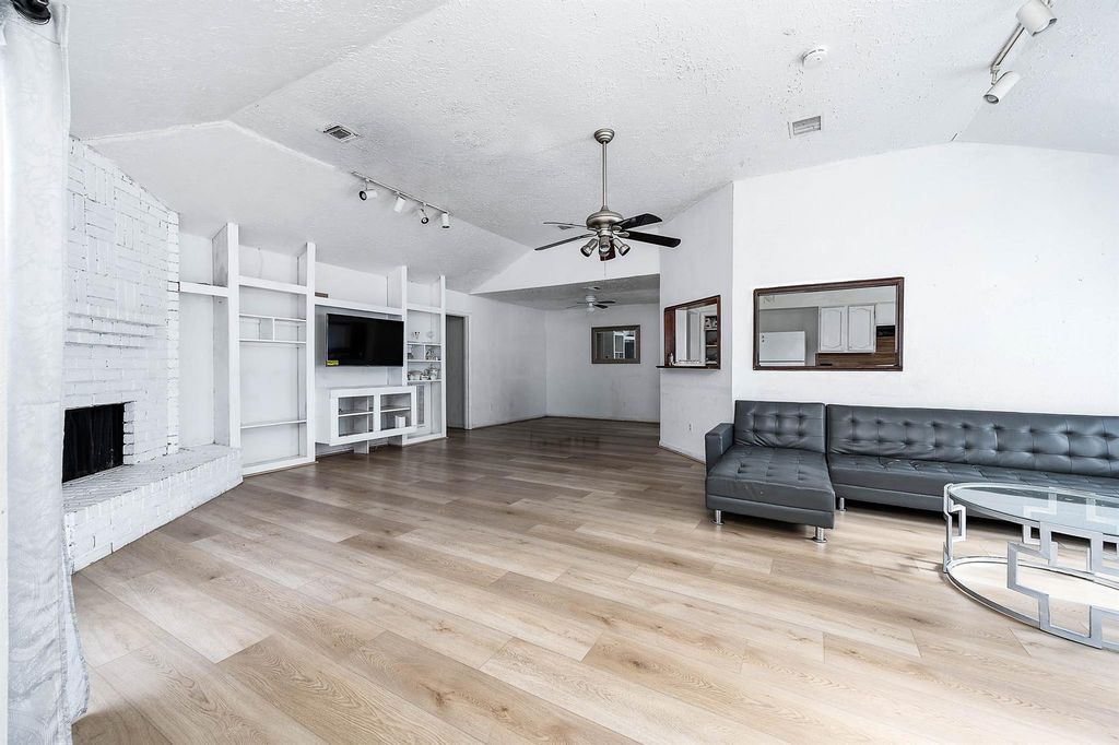 16034 Glen Mar Dr, Houston, TX 77082