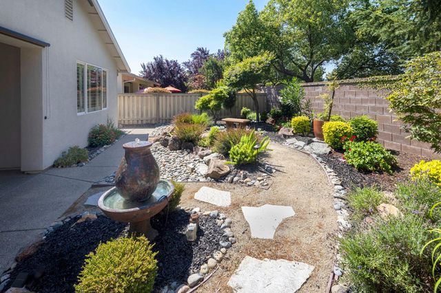 593 Orchid Ln, Lincoln, CA 95648