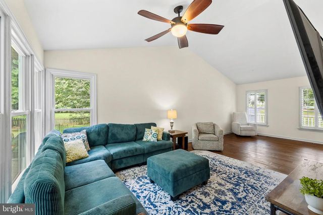 6 HAY BARN RD, Stafford, VA 22556