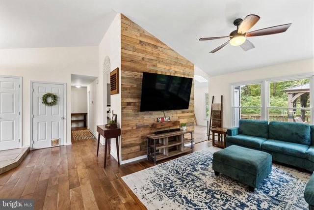 6 HAY BARN RD, Stafford, VA 22556
