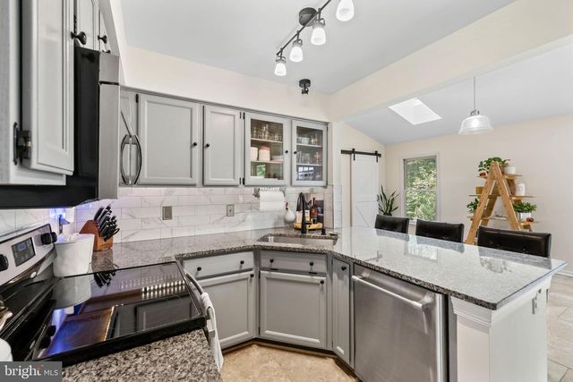 6 HAY BARN RD, Stafford, VA 22556