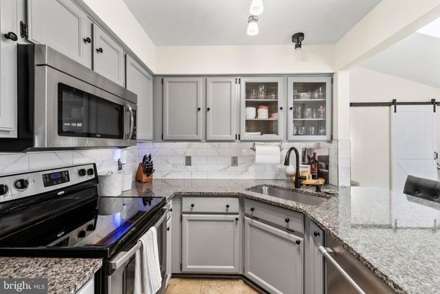 6 HAY BARN RD, Stafford, VA 22556
