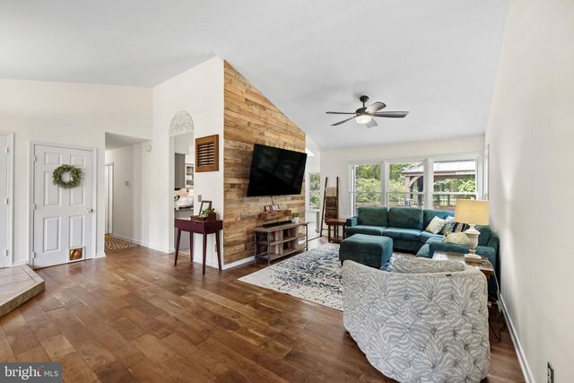 6 HAY BARN RD, Stafford, VA 22556