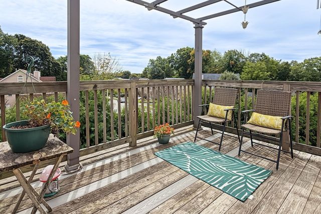 6 Greenhalge St, Worcester, MA 01604