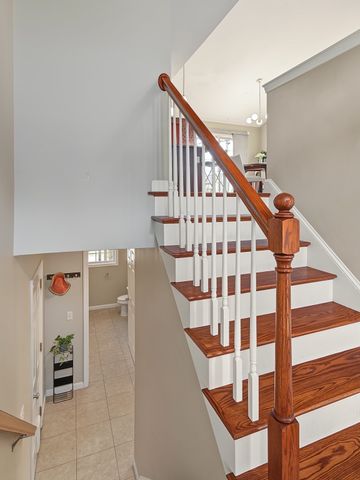 6 Greenhalge St, Worcester, MA 01604