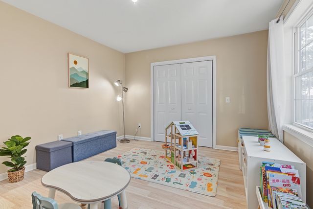 6 Greenhalge St, Worcester, MA 01604