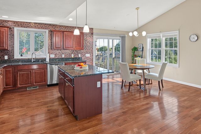6 Greenhalge St, Worcester, MA 01604