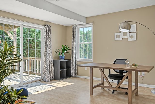 6 Greenhalge St, Worcester, MA 01604