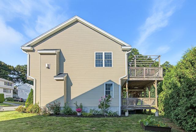 6 Greenhalge St, Worcester, MA 01604
