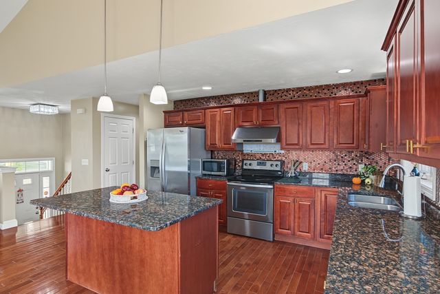 6 Greenhalge St, Worcester, MA 01604