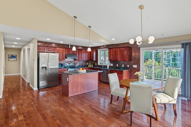 6 Greenhalge St, Worcester, MA 01604