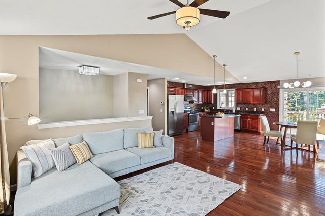 6 Greenhalge St, Worcester, MA 01604