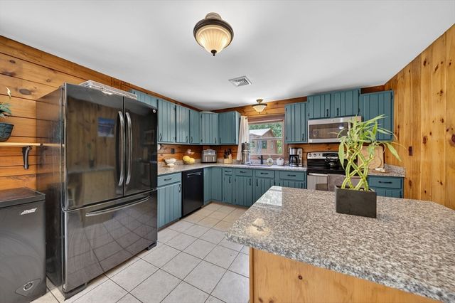 51 Bryant St, Berkley, MA 02779