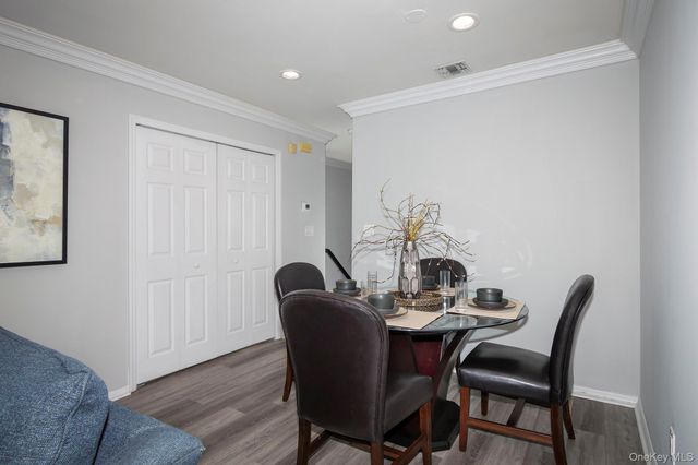 6 Pinnacle Drive 06, Port Jefferson, NY 11777