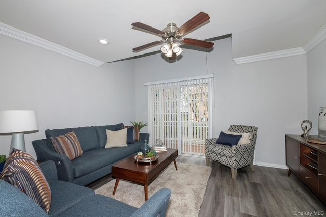 6 Pinnacle Drive 06, Port Jefferson, NY 11777