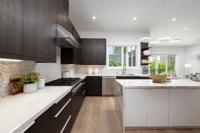 1909 Menalto Avenue, Menlo Park, CA 94025