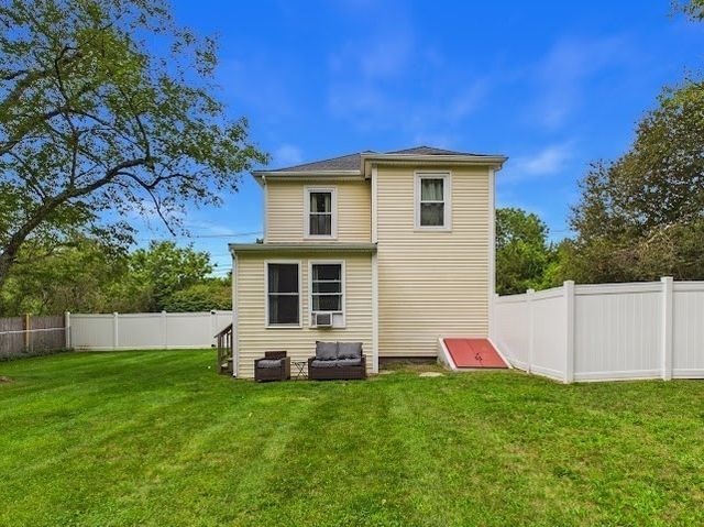 275 Holmes St., Halifax, MA 02338