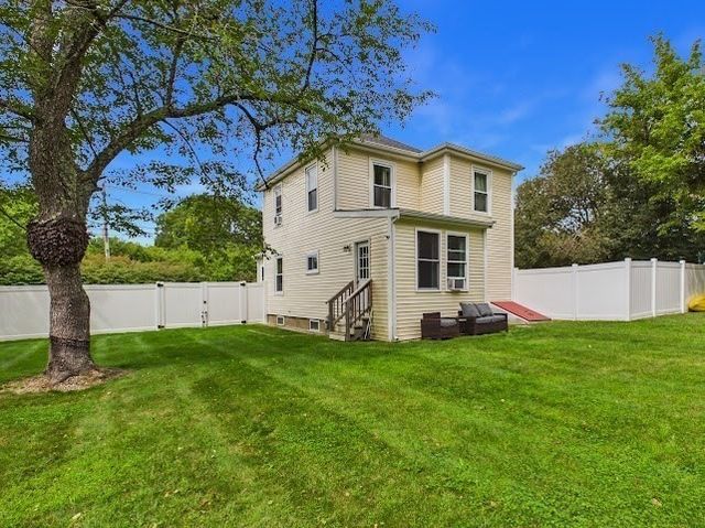 275 Holmes St., Halifax, MA 02338