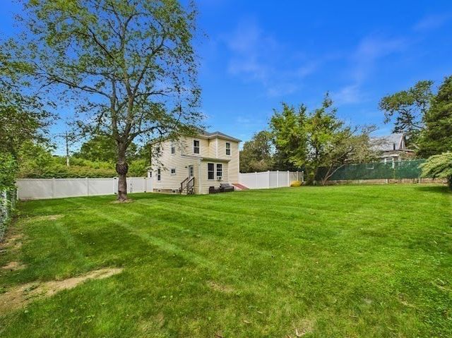 275 Holmes St., Halifax, MA 02338