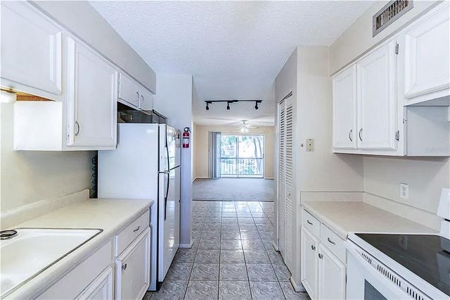 7537 PITCH PINE CIRCLE N C, Tampa, FL 33617