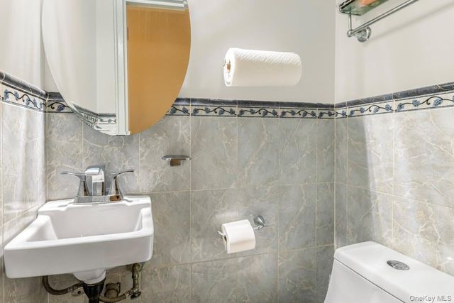 725 E 230th Street, Bronx, NY 10466