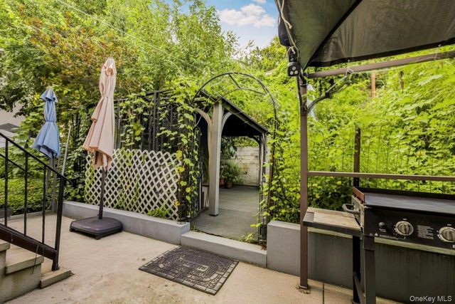725 E 230th Street, Bronx, NY 10466