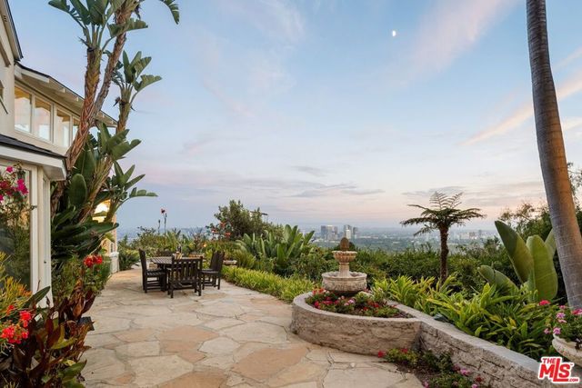 1454 Blueridge Drive, Los Angeles, CA 90210