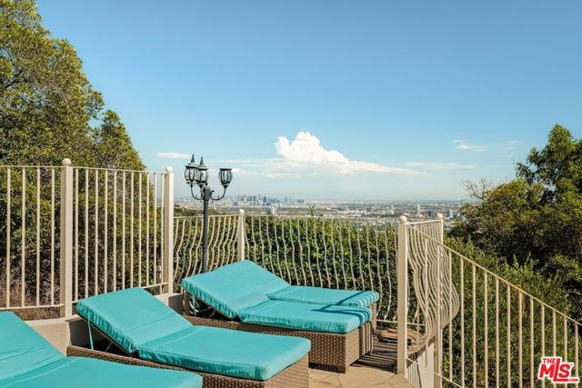 1454 Blueridge Drive, Los Angeles, CA 90210
