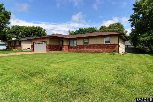 1412 Jones Drive, Fremont, NE 68025