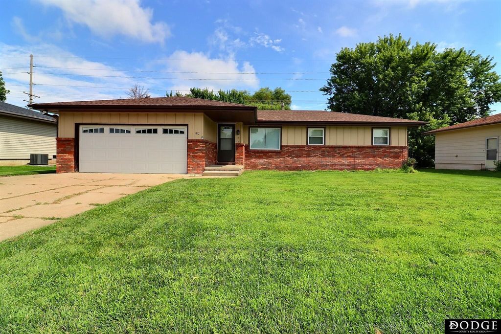 1412 Jones Drive, Fremont, NE 68025