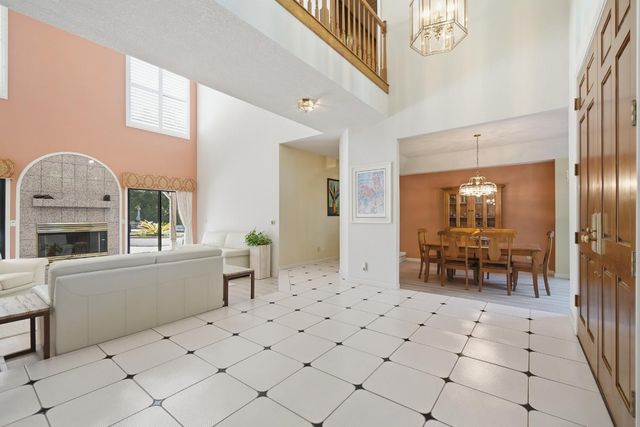 2416 Stonebrook Dr, Modesto, CA 95355