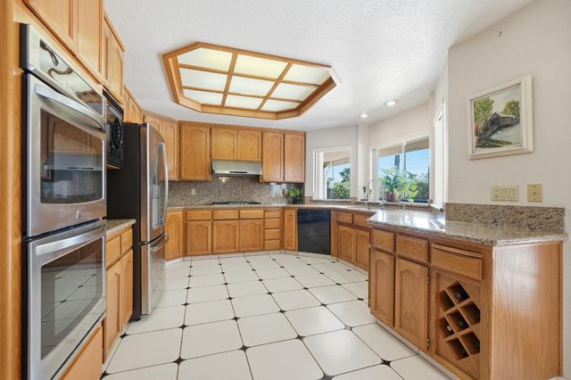2416 Stonebrook Dr, Modesto, CA 95355