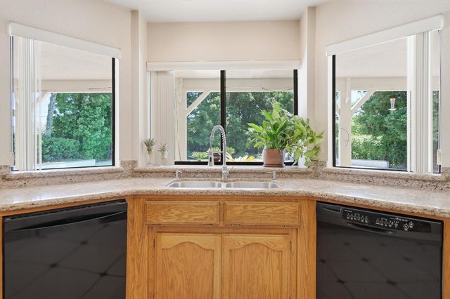 2416 Stonebrook Dr, Modesto, CA 95355