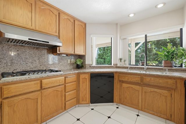 2416 Stonebrook Dr, Modesto, CA 95355