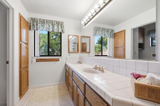 2416 Stonebrook Dr, Modesto, CA 95355