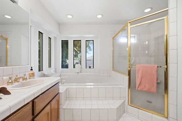 2416 Stonebrook Dr, Modesto, CA 95355
