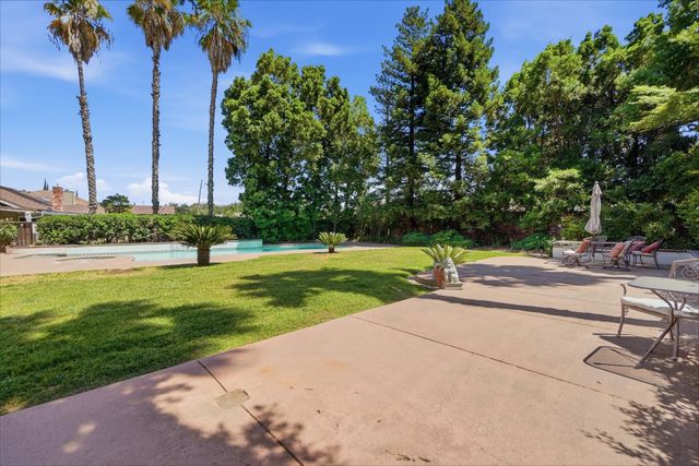 2416 Stonebrook Dr, Modesto, CA 95355