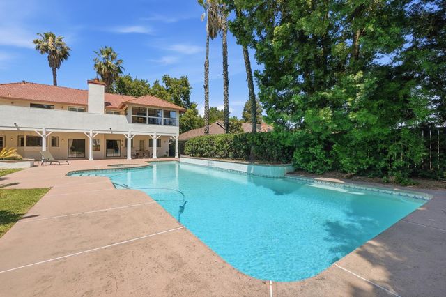 2416 Stonebrook Dr, Modesto, CA 95355