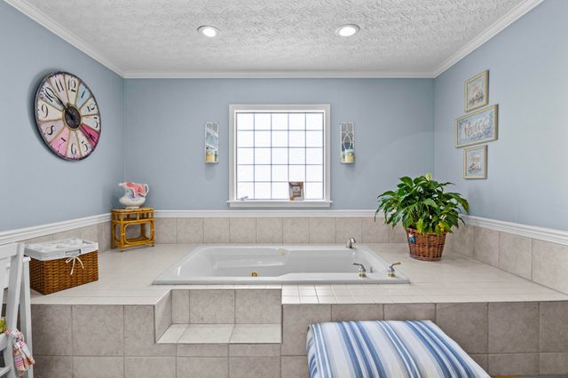 180 Casa Landa Way, Winchester, KY 40391