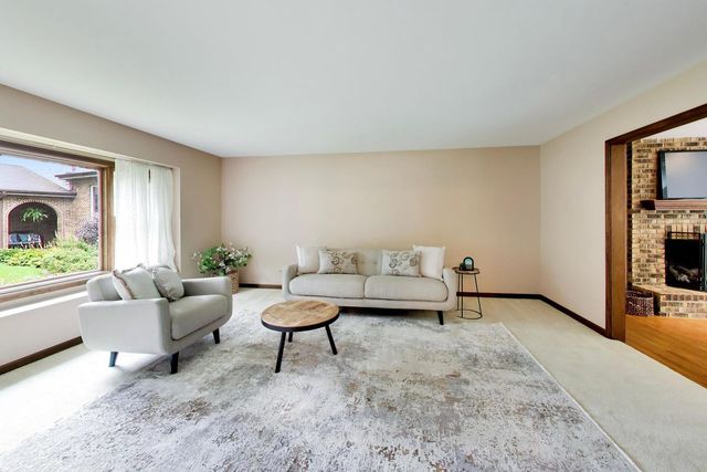 2302 Lisa Court, Palatine, IL 60067