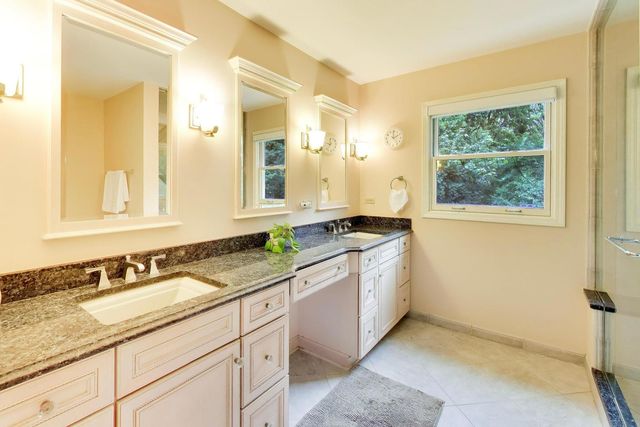2302 Lisa Court, Palatine, IL 60067