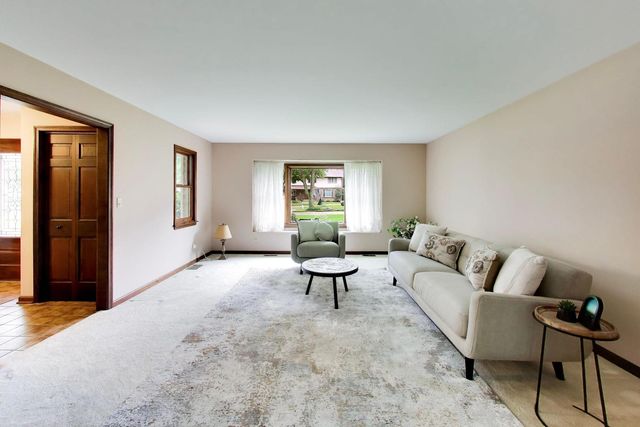 2302 Lisa Court, Palatine, IL 60067