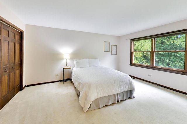 2302 Lisa Court, Palatine, IL 60067