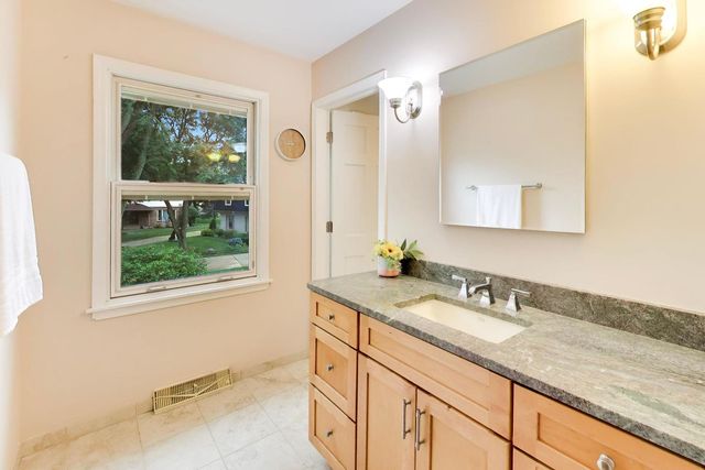 2302 Lisa Court, Palatine, IL 60067