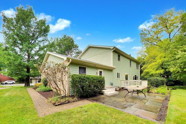 2302 Lisa Court, Palatine, IL 60067